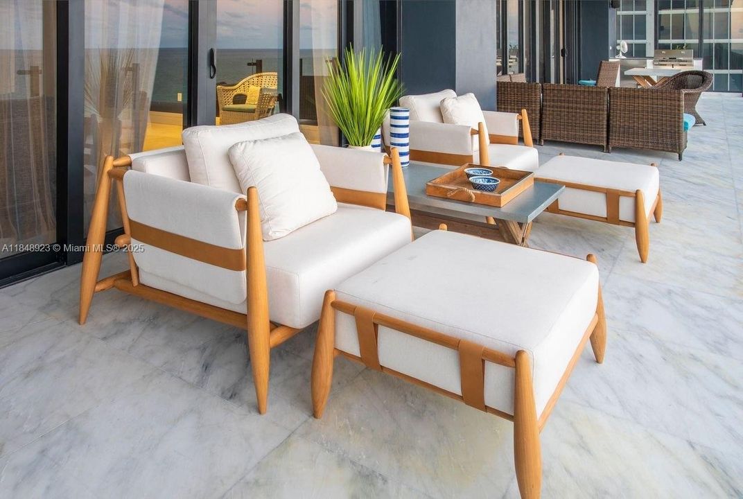 For Sale: $5,500,000 (3 beds, 3 baths, 3195 Square Feet)