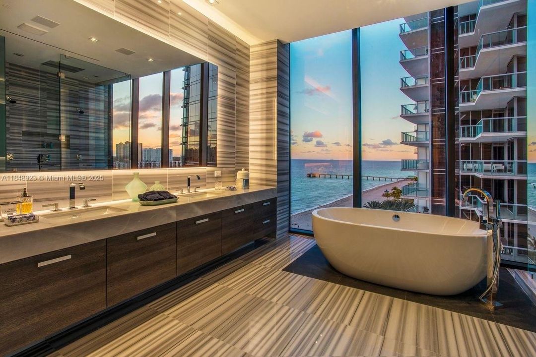 For Sale: $5,500,000 (3 beds, 3 baths, 3195 Square Feet)