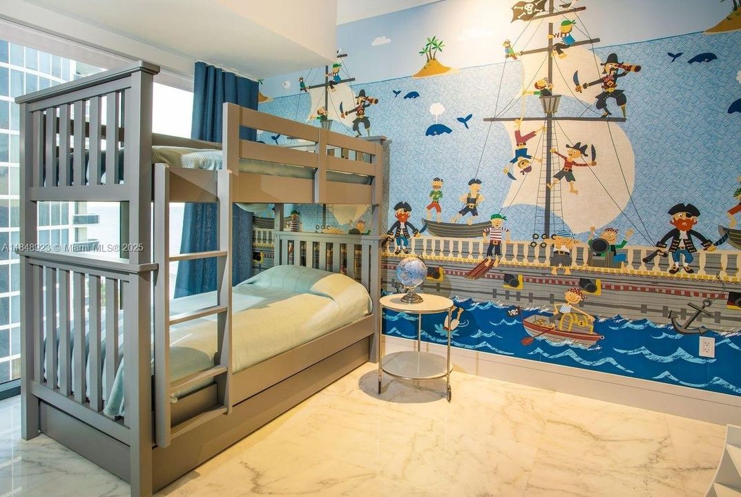 For Sale: $5,500,000 (3 beds, 3 baths, 3195 Square Feet)