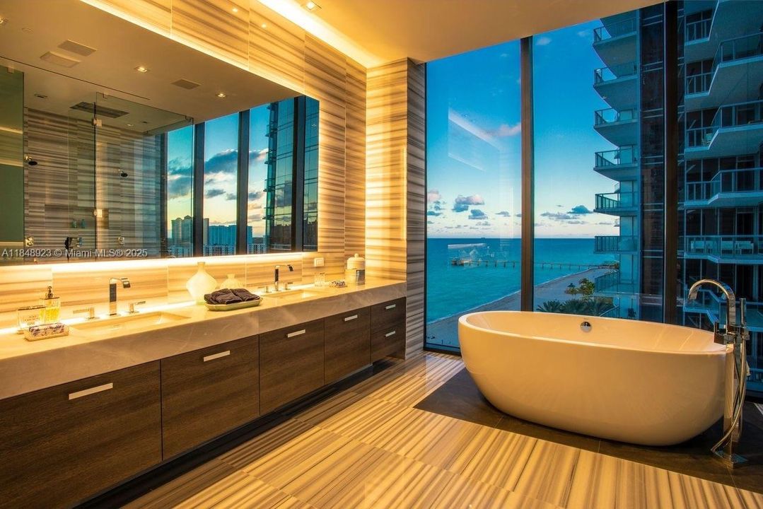 For Sale: $5,500,000 (3 beds, 3 baths, 3195 Square Feet)