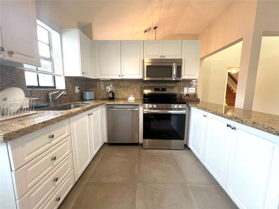 En Renta: $2,400 (3 camas, 2 baños, 1599 Pies cuadrados)