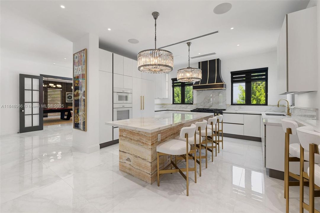 En Venta: $9,900,000 (4 camas, 3 baños, 4823 Pies cuadrados)