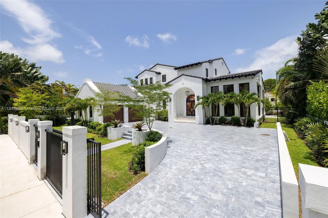 En Venta: $9,900,000 (4 camas, 3 baños, 4823 Pies cuadrados)