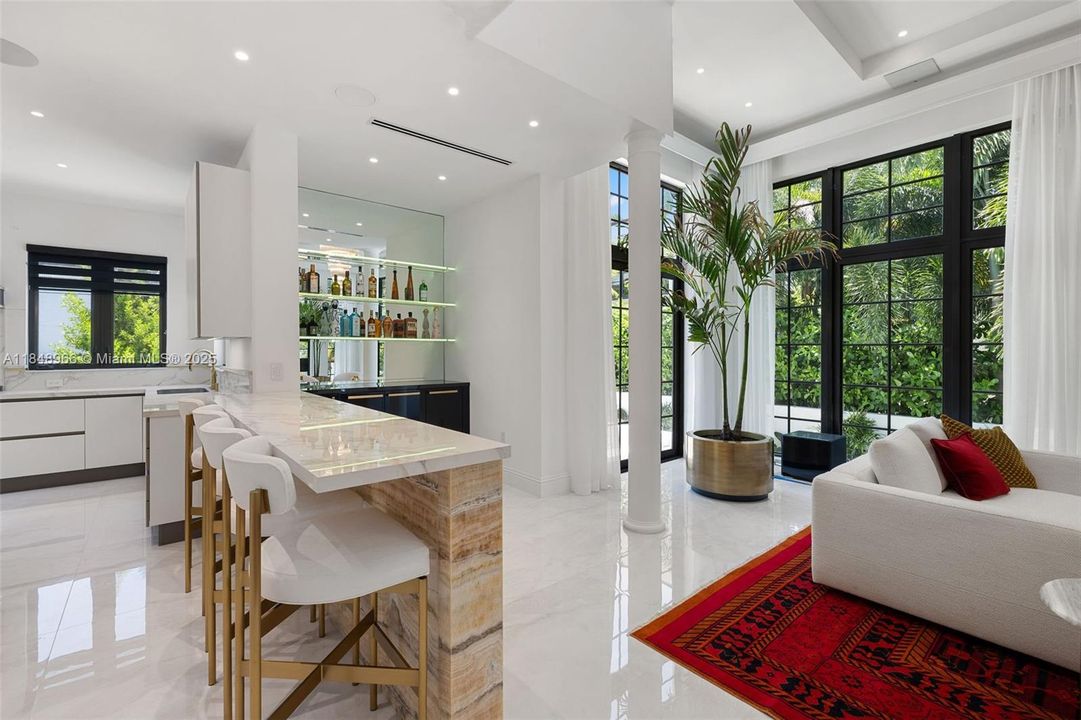 En Venta: $9,900,000 (4 camas, 3 baños, 4823 Pies cuadrados)