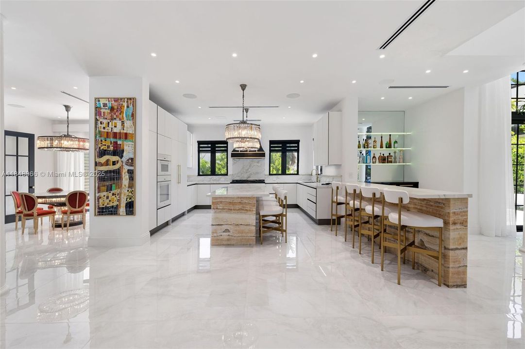 En Venta: $9,900,000 (4 camas, 3 baños, 4823 Pies cuadrados)