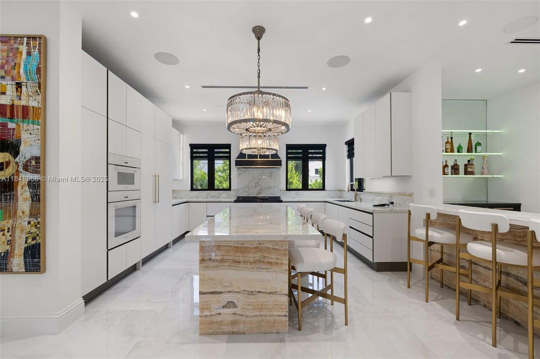 En Venta: $9,900,000 (4 camas, 3 baños, 4823 Pies cuadrados)