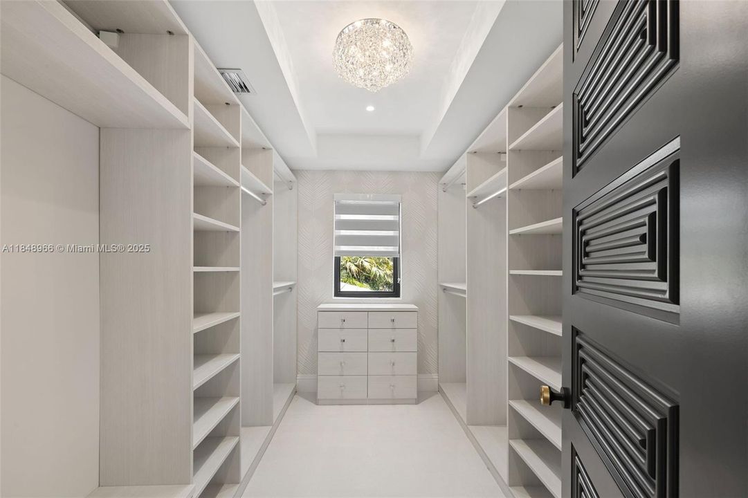 En Venta: $9,900,000 (4 camas, 3 baños, 4823 Pies cuadrados)