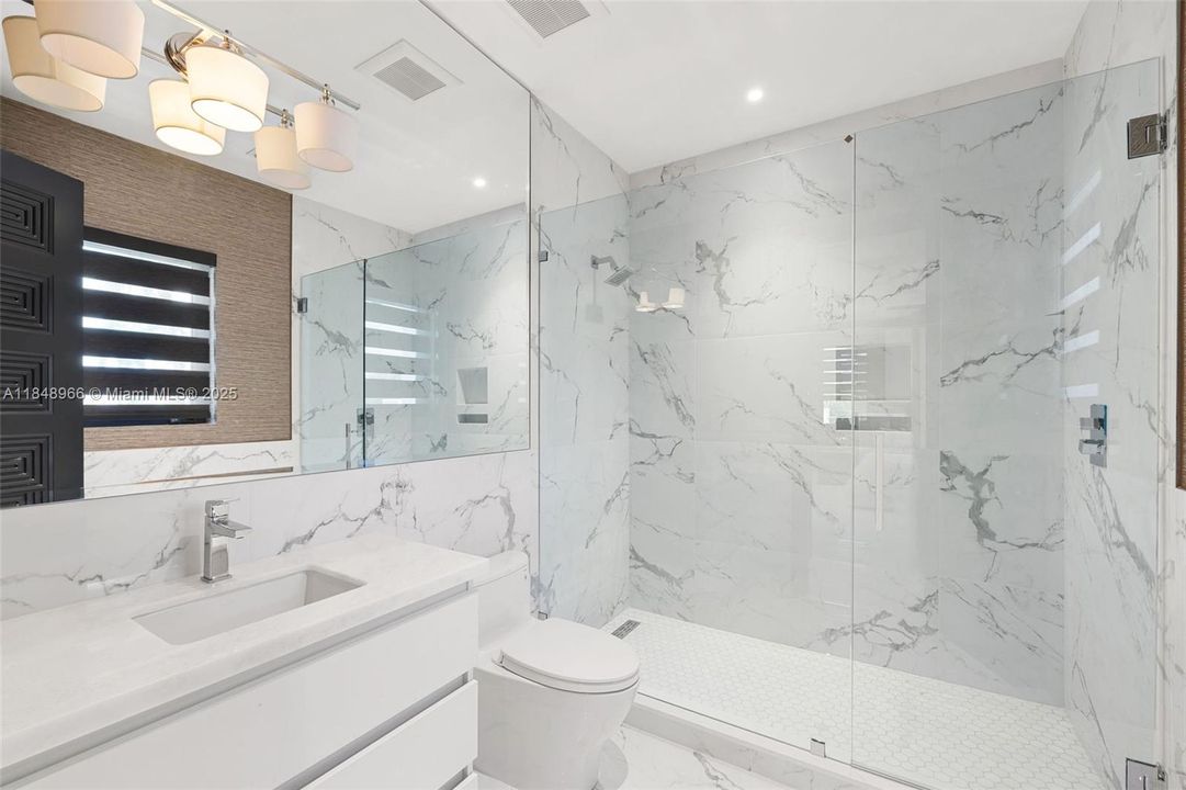 En Venta: $9,900,000 (4 camas, 3 baños, 4823 Pies cuadrados)