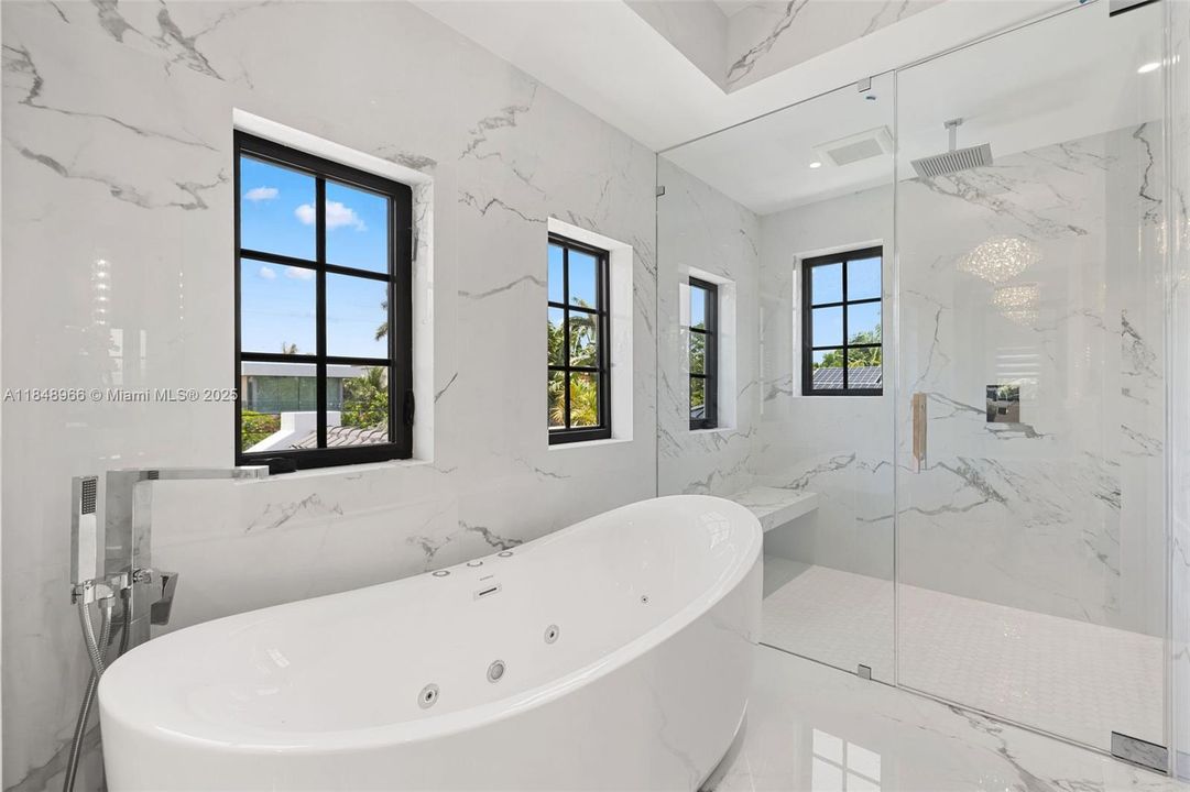 En Venta: $9,900,000 (4 camas, 3 baños, 4823 Pies cuadrados)