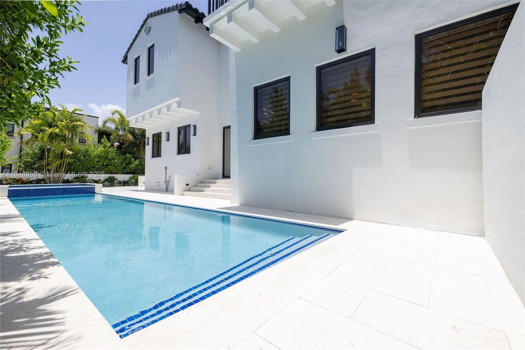 En Venta: $9,900,000 (4 camas, 3 baños, 4823 Pies cuadrados)