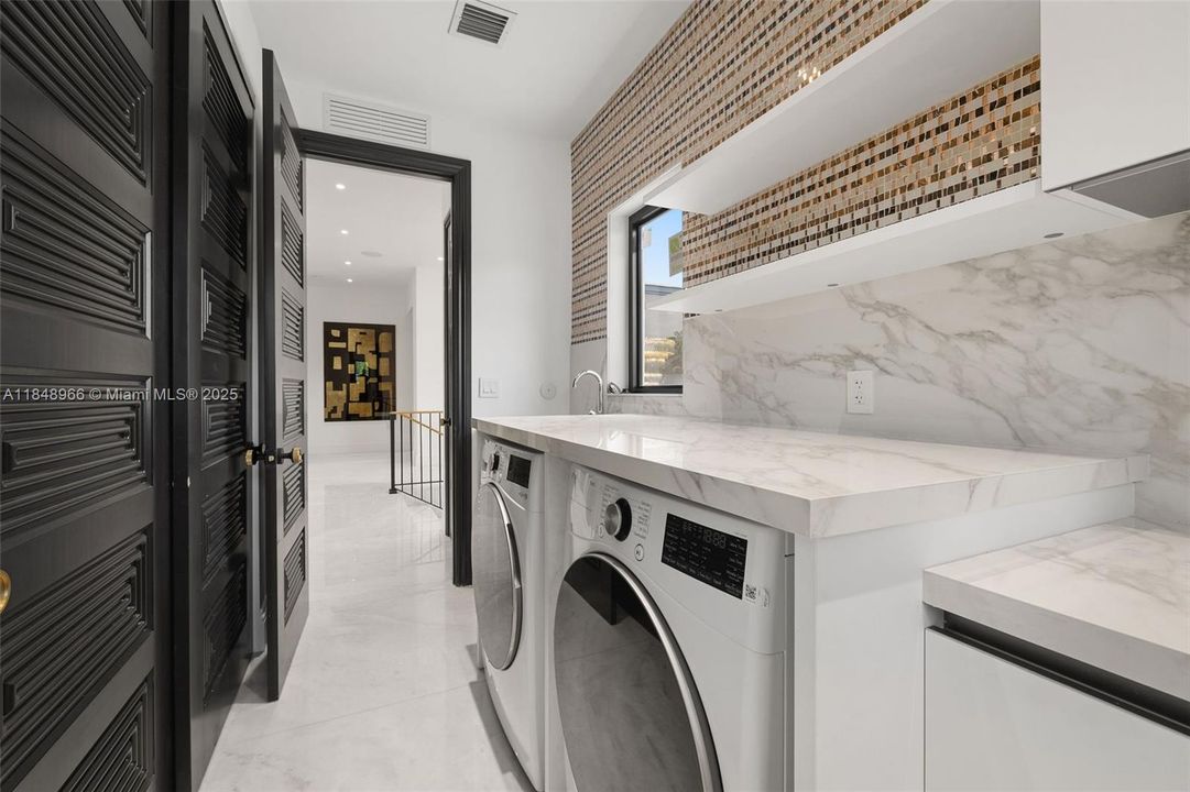 En Venta: $9,900,000 (4 camas, 3 baños, 4823 Pies cuadrados)