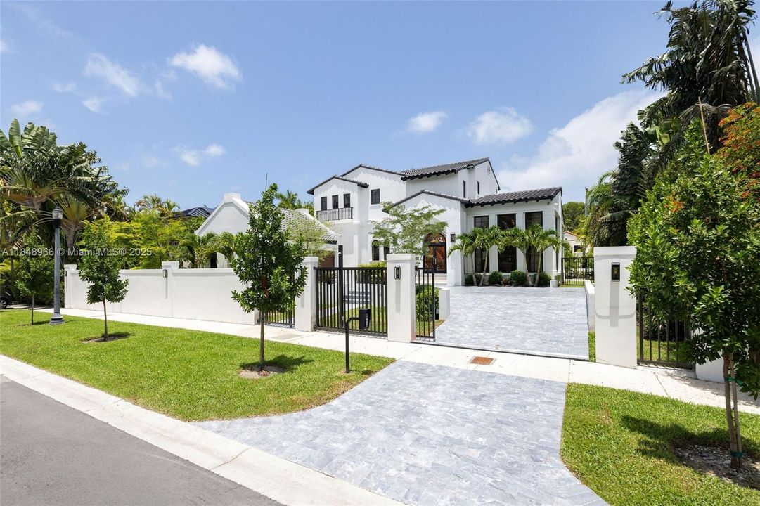 En Venta: $9,900,000 (4 camas, 3 baños, 4823 Pies cuadrados)