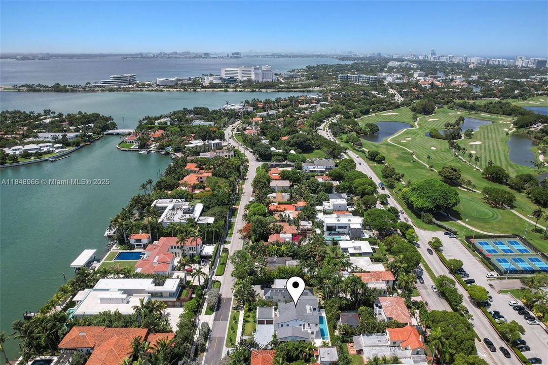 En Venta: $9,900,000 (4 camas, 3 baños, 4823 Pies cuadrados)