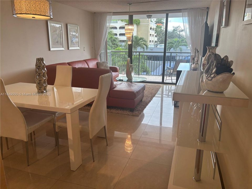 Recientemente alquilado: $2,285 (1 camas, 1 baños, 700 Pies cuadrados)