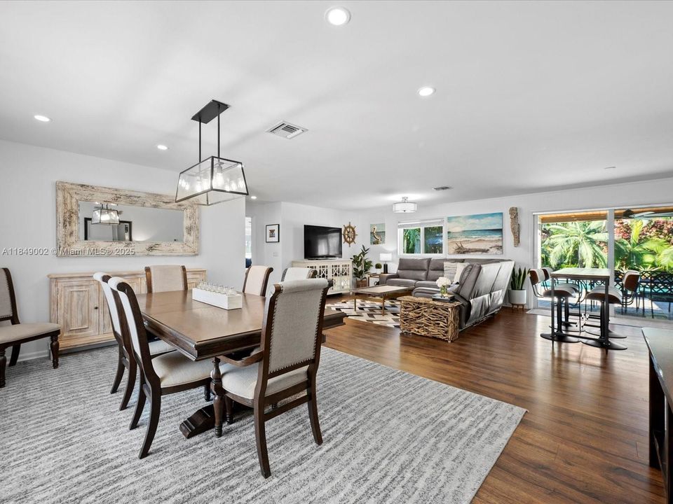 Под контрактом: $6,500 (3 спален, 2 ванн, 1507 Квадратных фут)