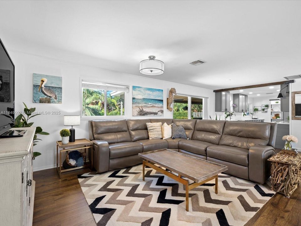 Под контрактом: $6,500 (3 спален, 2 ванн, 1507 Квадратных фут)