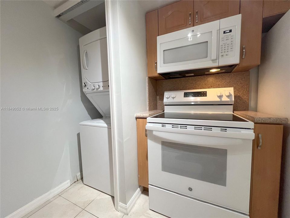 En Venta: $249,500 (2 camas, 2 baños, 865 Pies cuadrados)