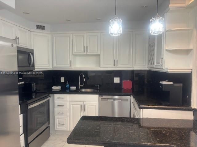 For Rent: $3,495 (2 beds, 2 baths, 1240 Square Feet)