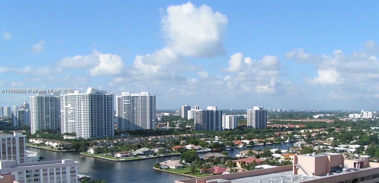 For Rent: $3,495 (2 beds, 2 baths, 1240 Square Feet)