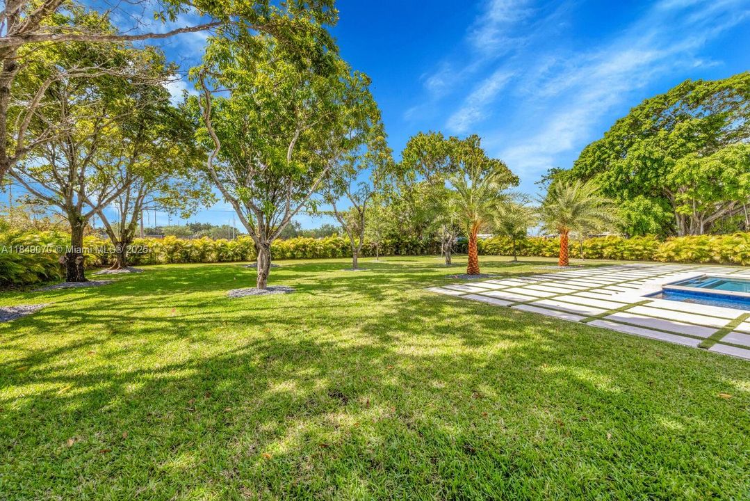 Recently Sold: $4,695,000 (5 beds, 6 baths, 5943 Square Feet)