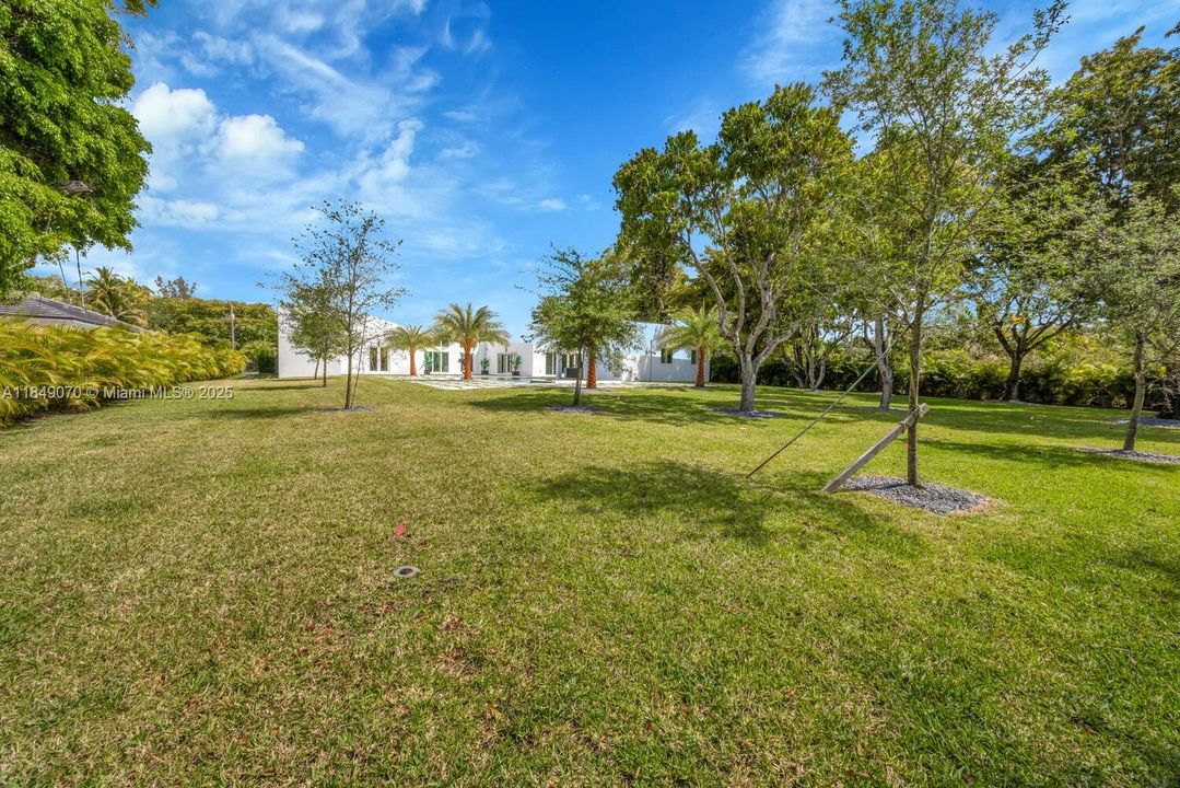 Recently Sold: $4,695,000 (5 beds, 6 baths, 5943 Square Feet)