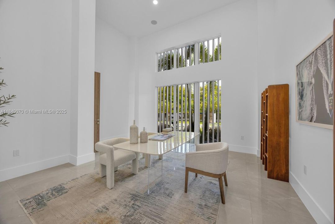 Recently Sold: $4,695,000 (5 beds, 6 baths, 5943 Square Feet)