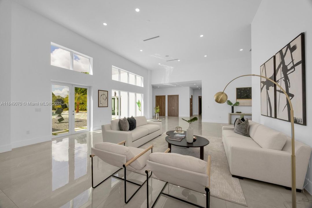 Recently Sold: $4,695,000 (5 beds, 6 baths, 5943 Square Feet)