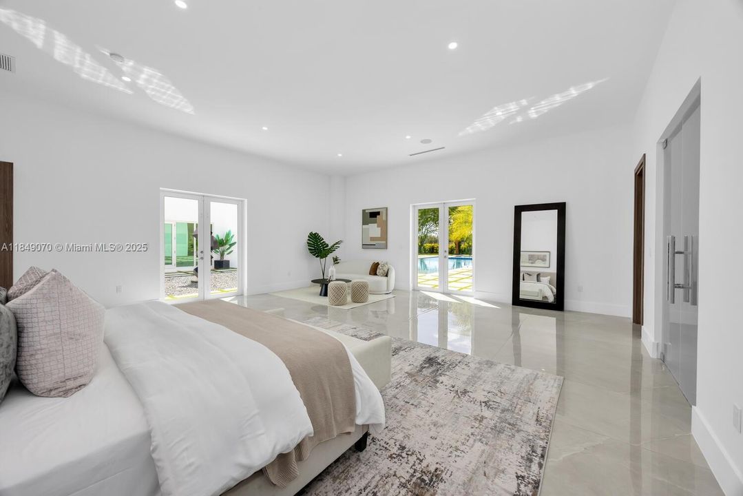 Recently Sold: $4,695,000 (5 beds, 6 baths, 5943 Square Feet)