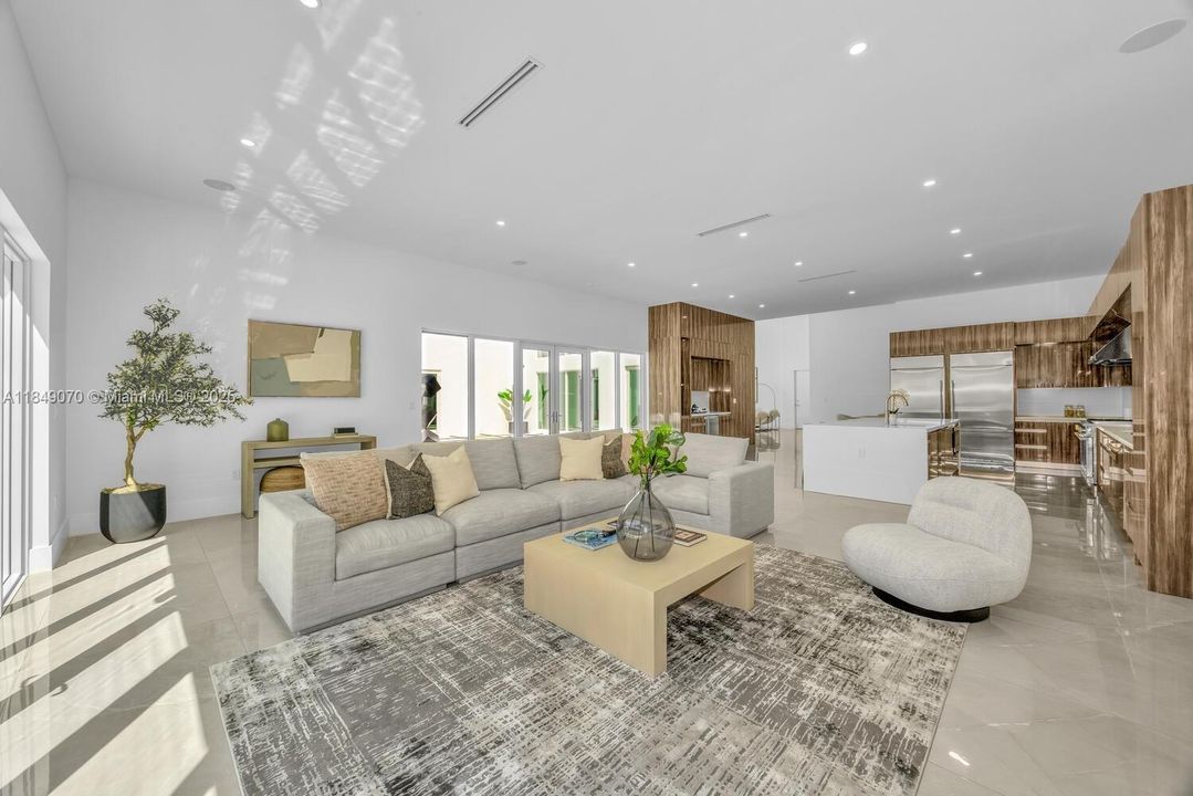 Recently Sold: $4,695,000 (5 beds, 6 baths, 5943 Square Feet)