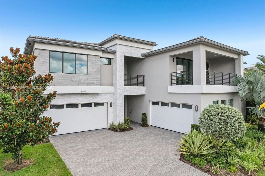 Недавно продано: $2,999,000 (5 спален, 5 ванн, 5330 Квадратных фут)