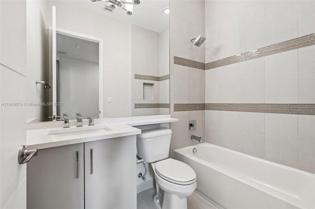 Недавно продано: $2,999,000 (5 спален, 5 ванн, 5330 Квадратных фут)