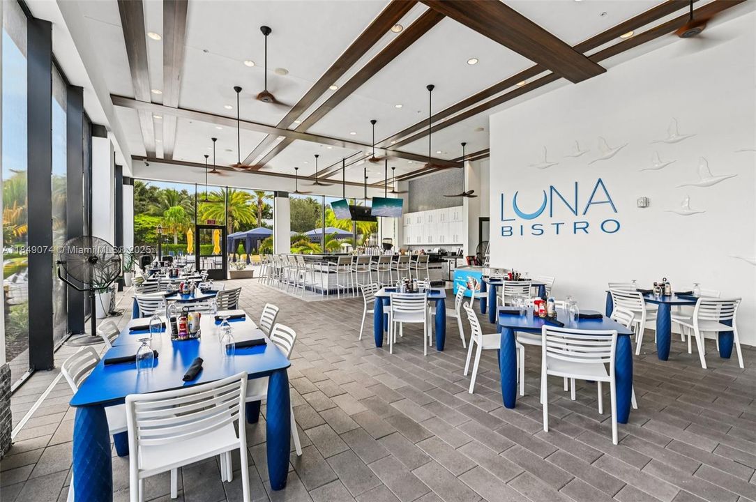 Недавно продано: $2,999,000 (5 спален, 5 ванн, 5330 Квадратных фут)