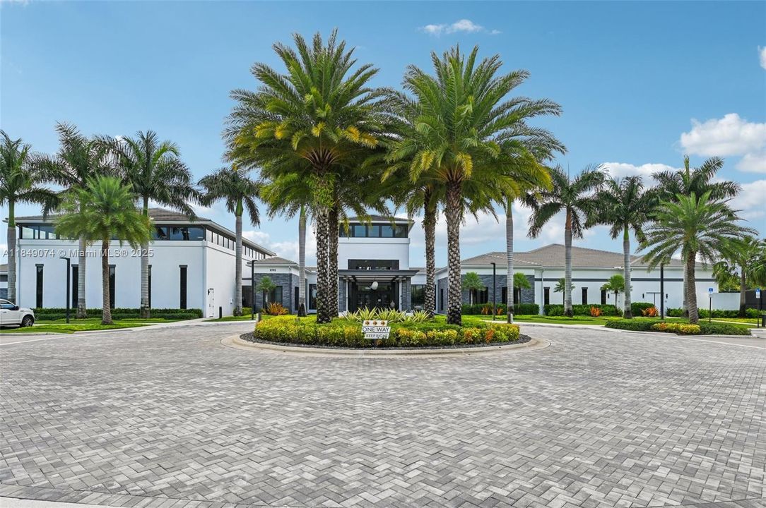 Недавно продано: $2,999,000 (5 спален, 5 ванн, 5330 Квадратных фут)