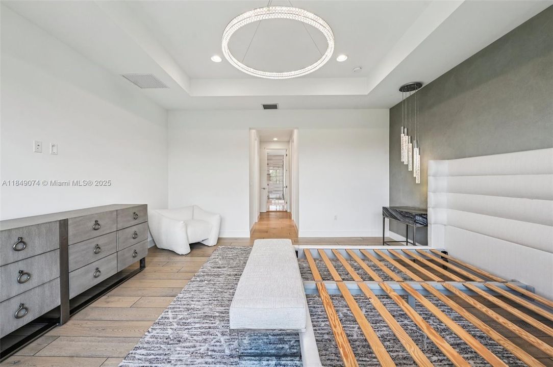 Недавно продано: $2,999,000 (5 спален, 5 ванн, 5330 Квадратных фут)