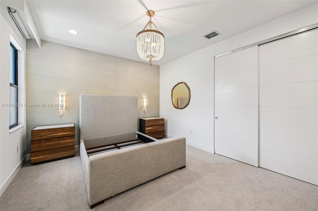 Недавно продано: $2,999,000 (5 спален, 5 ванн, 5330 Квадратных фут)