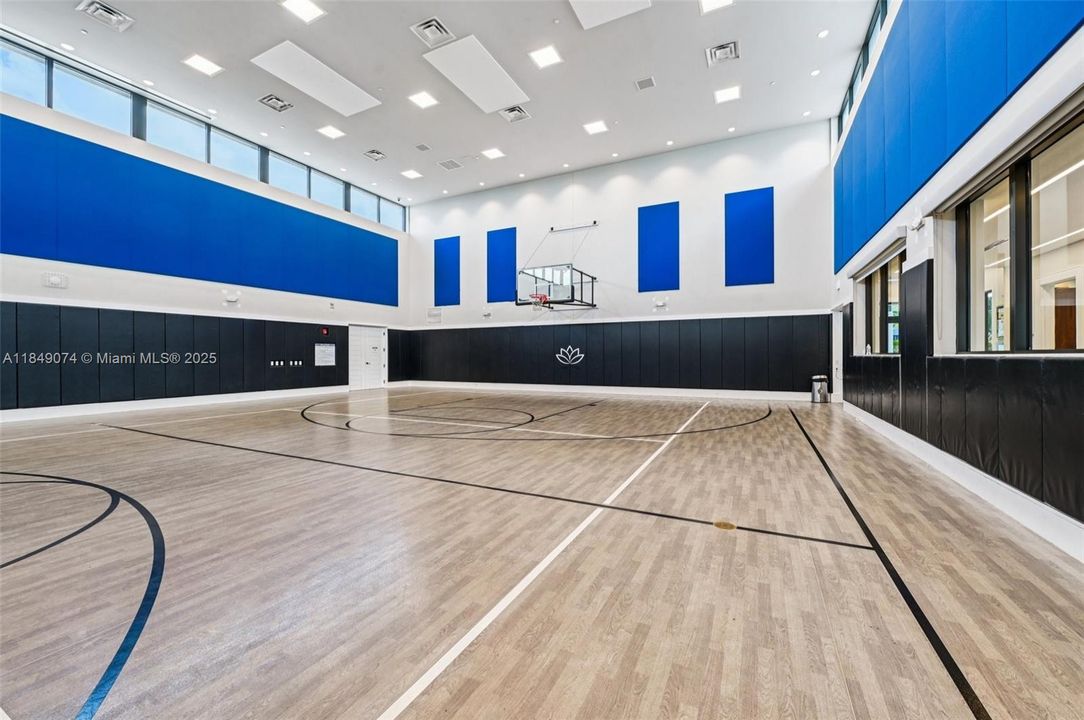 Недавно продано: $2,999,000 (5 спален, 5 ванн, 5330 Квадратных фут)