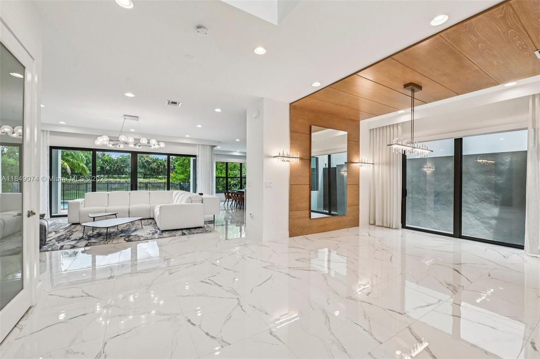 Недавно продано: $2,999,000 (5 спален, 5 ванн, 5330 Квадратных фут)