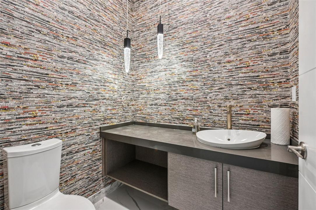 Недавно продано: $2,999,000 (5 спален, 5 ванн, 5330 Квадратных фут)