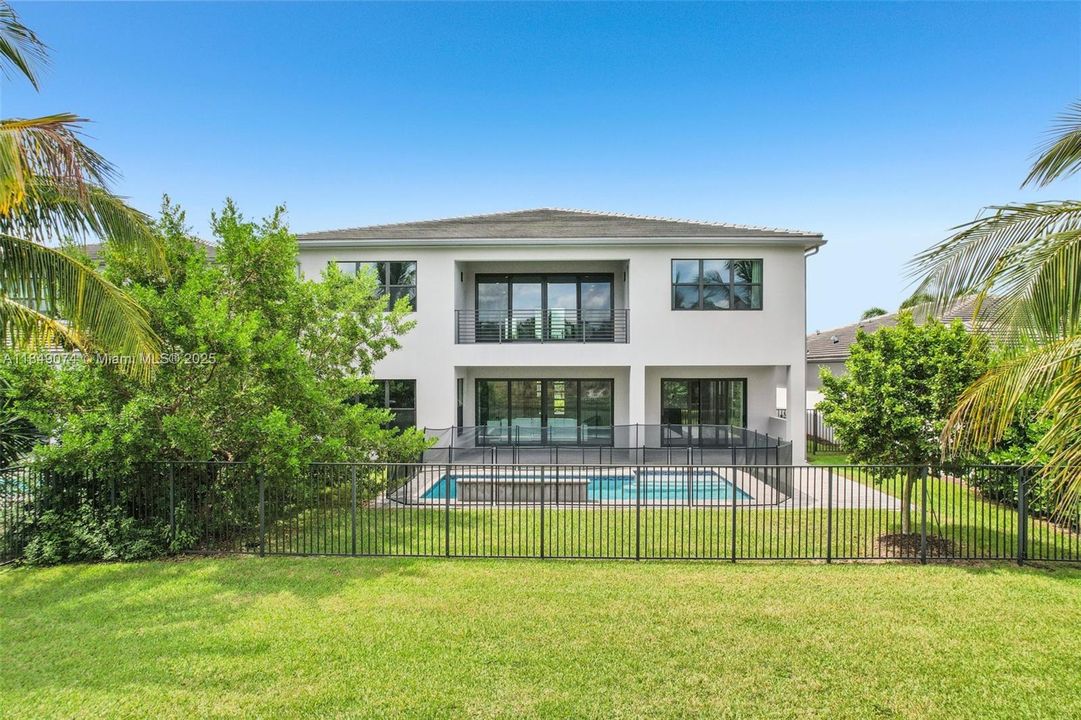 Недавно продано: $2,999,000 (5 спален, 5 ванн, 5330 Квадратных фут)