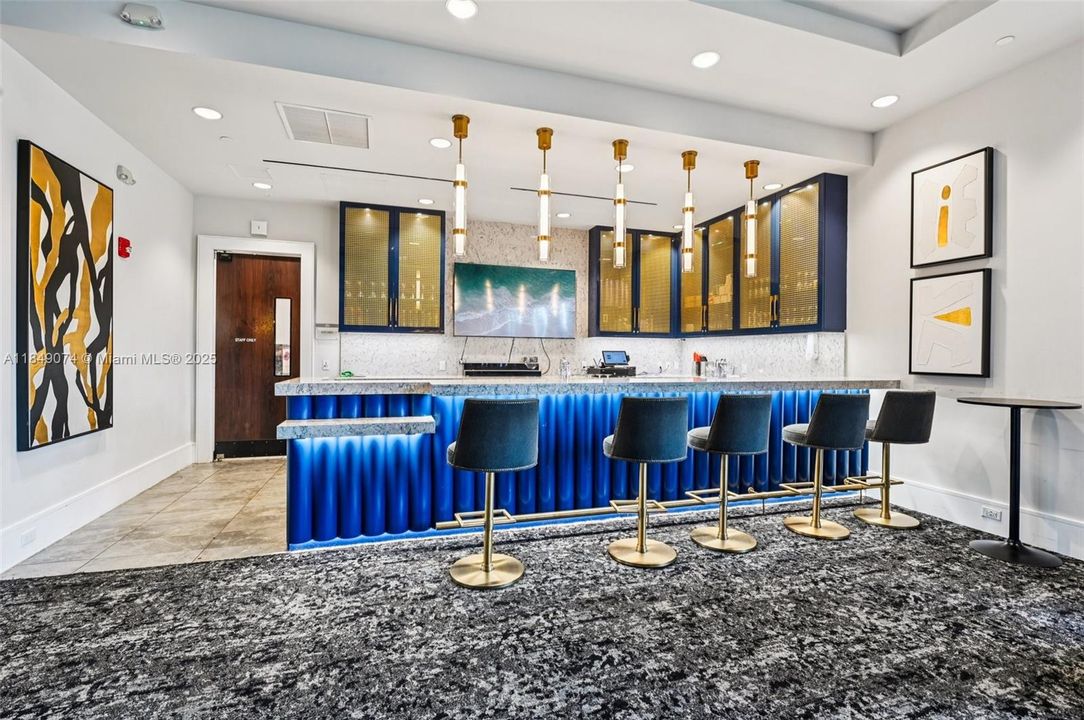 Недавно продано: $2,999,000 (5 спален, 5 ванн, 5330 Квадратных фут)