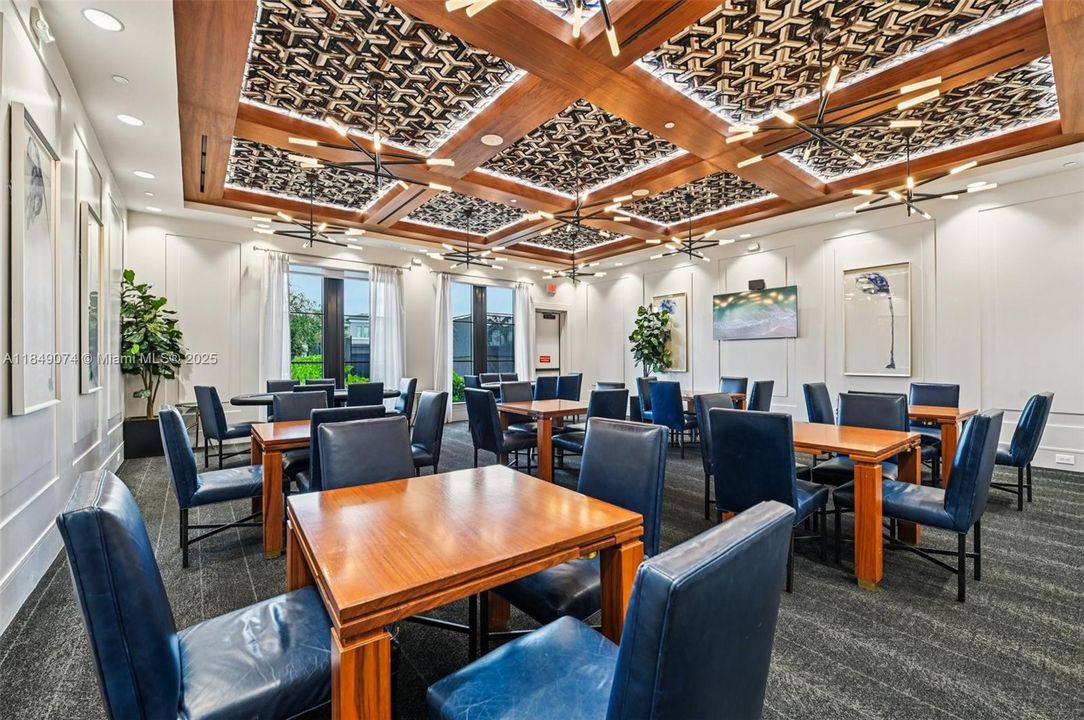 Недавно продано: $2,999,000 (5 спален, 5 ванн, 5330 Квадратных фут)