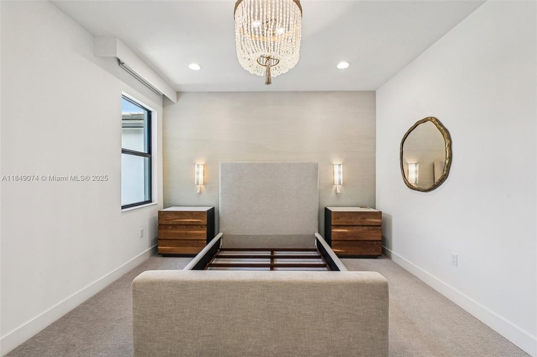 Недавно продано: $2,999,000 (5 спален, 5 ванн, 5330 Квадратных фут)