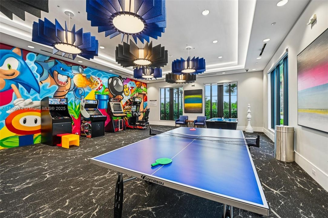 Недавно продано: $2,999,000 (5 спален, 5 ванн, 5330 Квадратных фут)