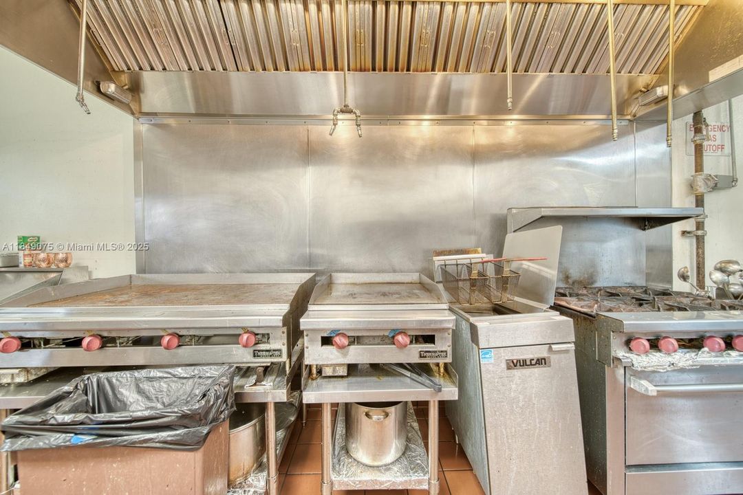 Под контрактом: $99,000 (0 спален, 0 ванн, 0 Квадратных фут)