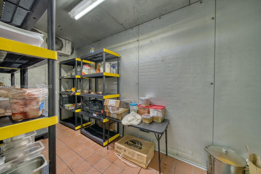 Под контрактом: $99,000 (0 спален, 0 ванн, 0 Квадратных фут)