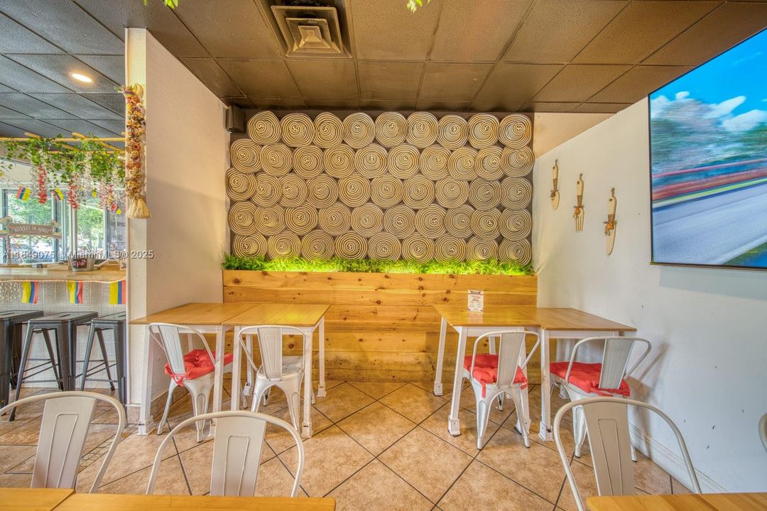 Под контрактом: $99,000 (0 спален, 0 ванн, 0 Квадратных фут)