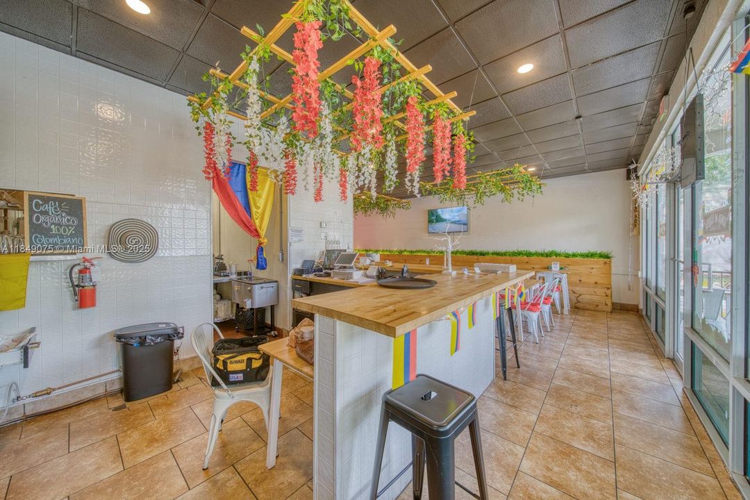 Под контрактом: $99,000 (0 спален, 0 ванн, 0 Квадратных фут)