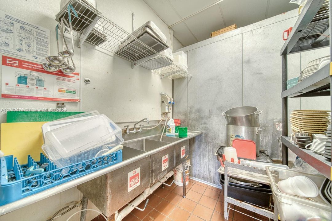 Под контрактом: $99,000 (0 спален, 0 ванн, 0 Квадратных фут)