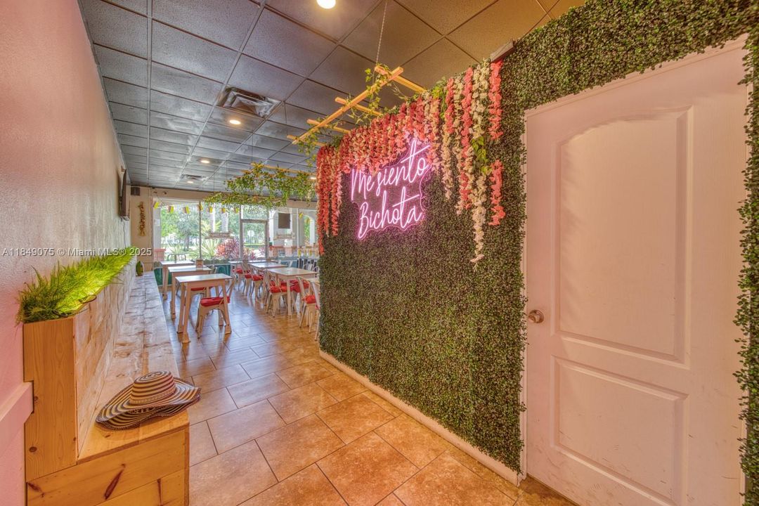 Под контрактом: $99,000 (0 спален, 0 ванн, 0 Квадратных фут)