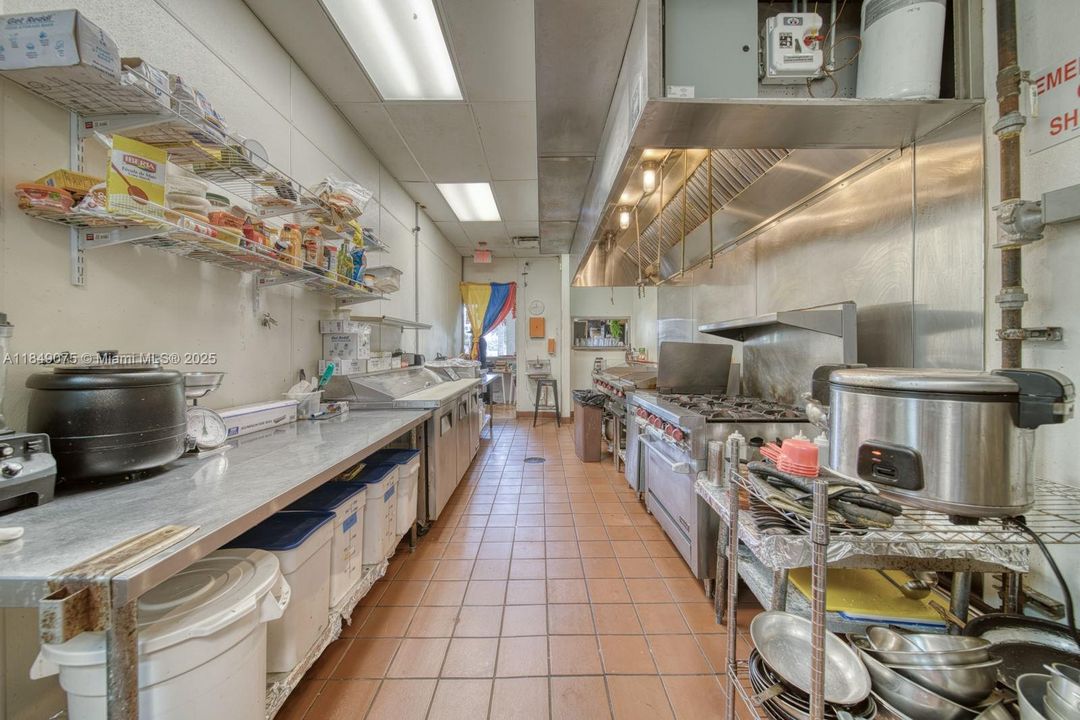 Под контрактом: $99,000 (0 спален, 0 ванн, 0 Квадратных фут)